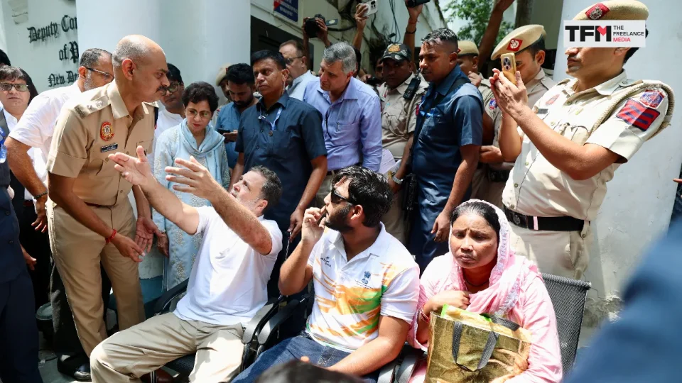 Rahul Gandhi with pellet gun victim of Sansad Chalo March, Sahil Lochab