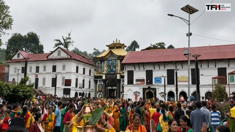 सावन के अंतिम सोमवार को दुनिया भर के शिवालयों में उमड़ा भक्तों का सैलाब